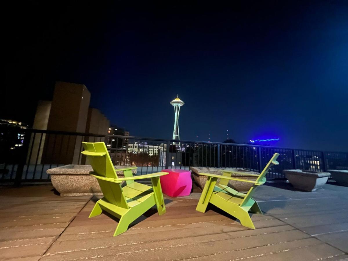 Cozy Downtown Condo Retreat With Space Needle View Seattle Exterior photo