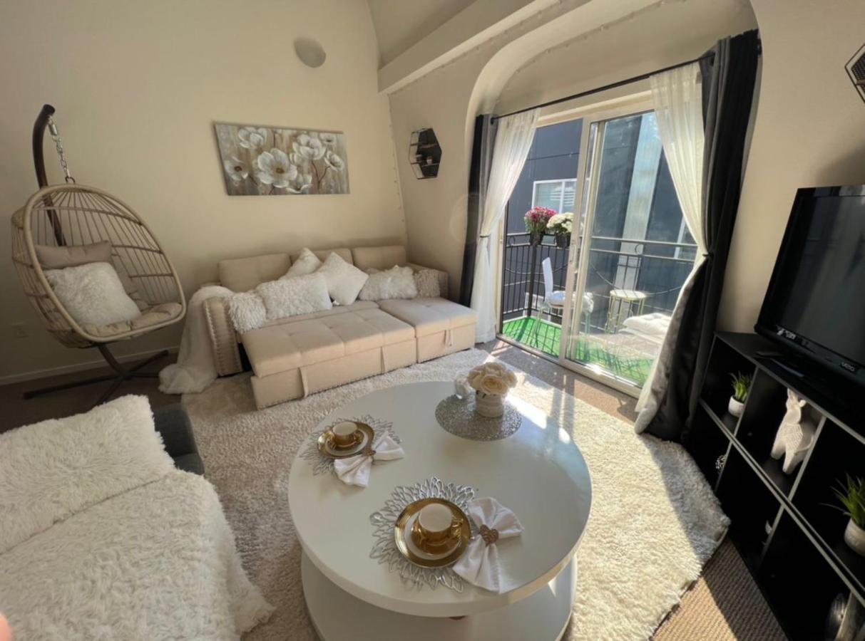 Cozy Downtown Condo Retreat With Space Needle View Seattle Exterior photo