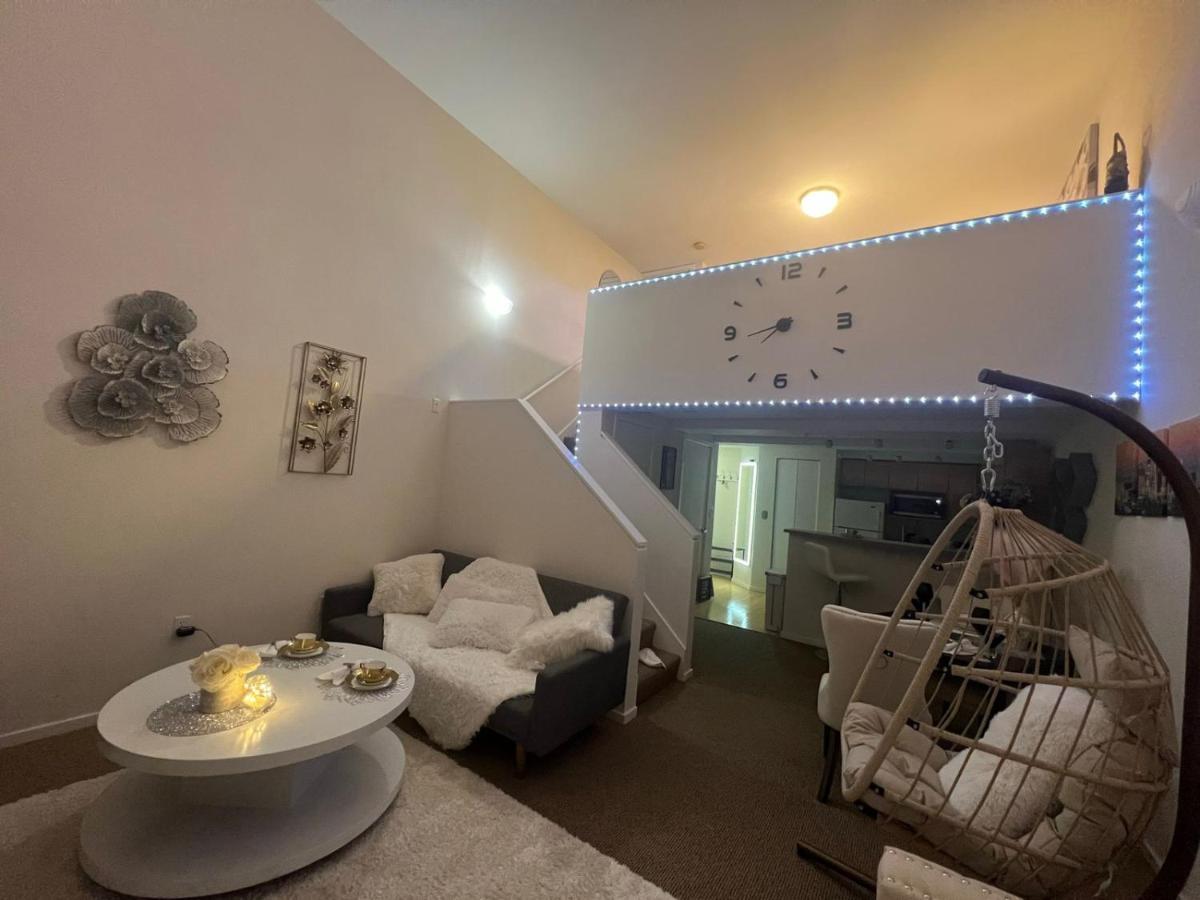 Cozy Downtown Condo Retreat With Space Needle View Seattle Exterior photo