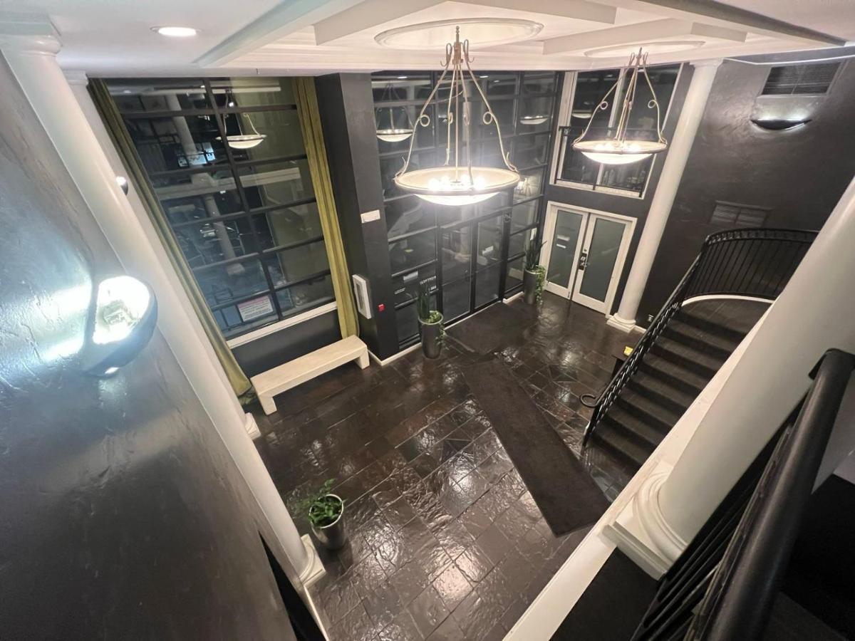 Cozy Downtown Condo Retreat With Space Needle View Seattle Exterior photo